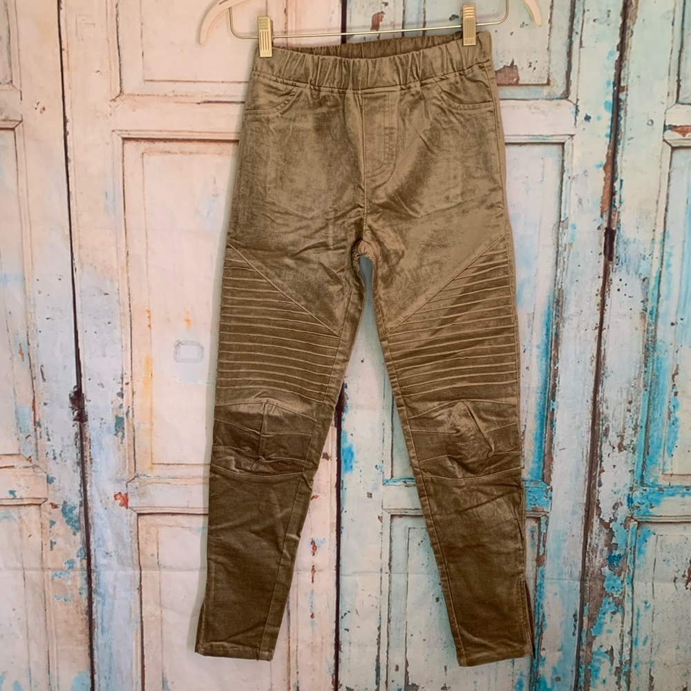 Moto style pants velvety with back pockets